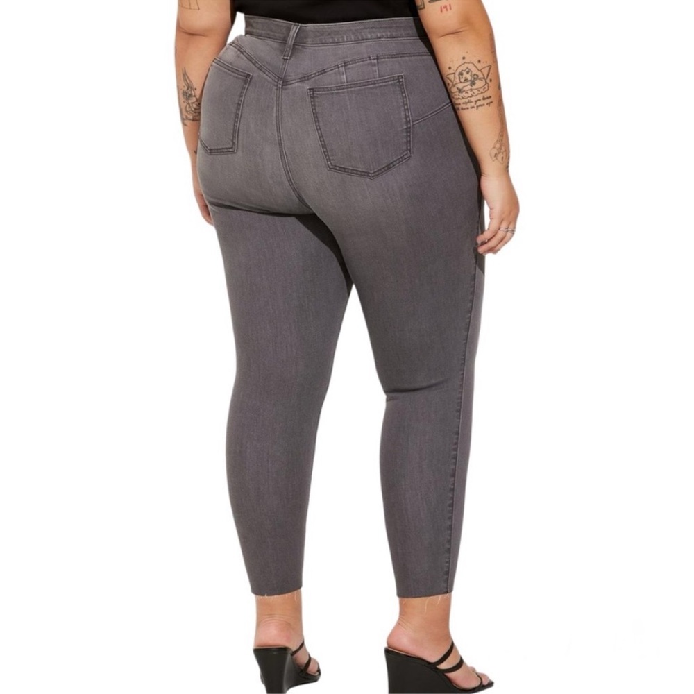 Torrid bombshell super soft skinny jean 16s